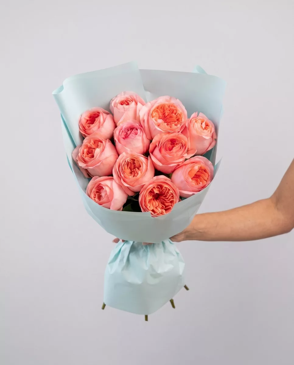 Bouquet of 11 pink peony-style roses