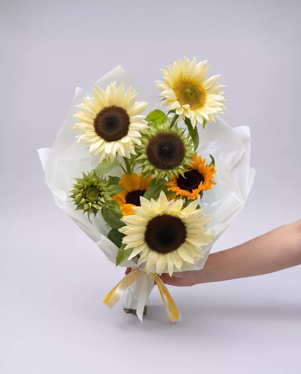 Bouquet of 7 sunflowers mix