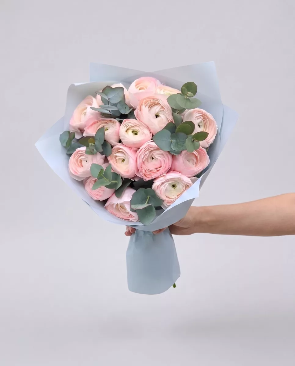 Bouquet of 19 pink ranunculus