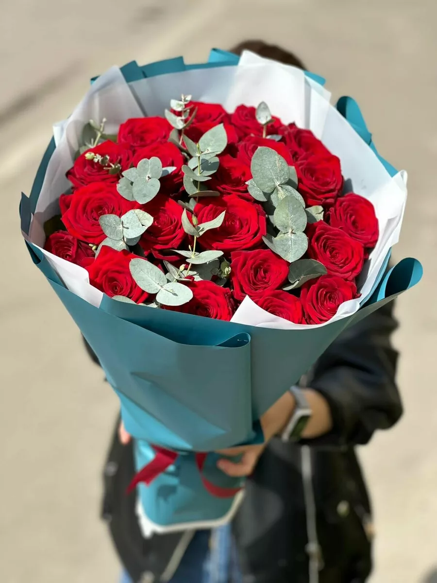 Букет живых цветов из 19 красных роз, Эквадор, 50 см
