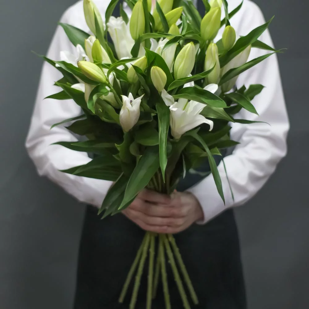 Bouquet of 7 white lilies