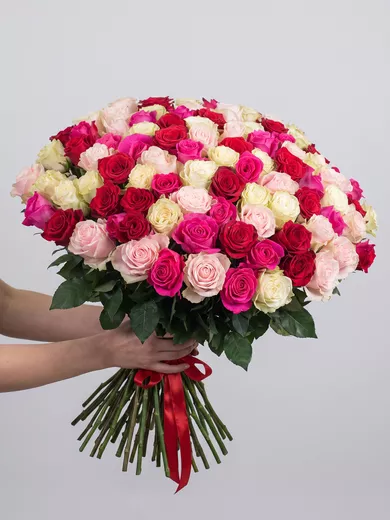 Букет живых цветов из 101 розы микс, Эквадор, 50 см