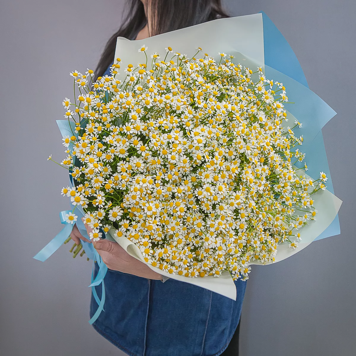 Bouquet of 101 white daisies