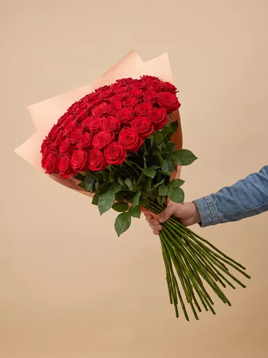 Букет живых цветов из 101 красной розы, 80 см