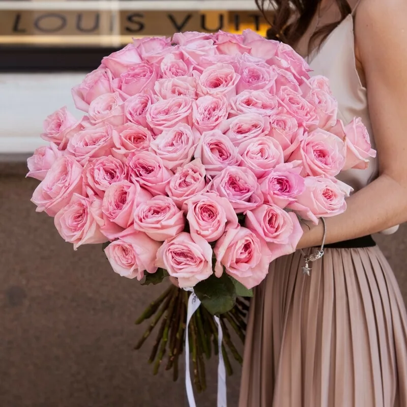 Bouquet of 51 pink peony-style roses, 50 cm