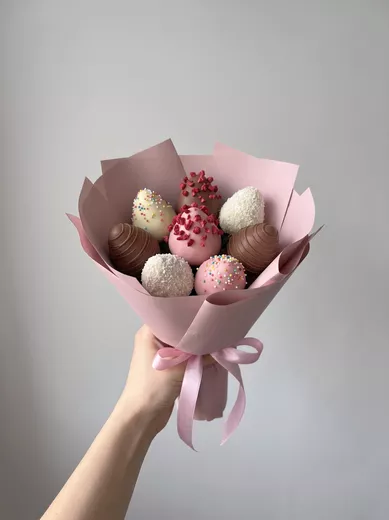 Букет из клубники в шоколаде «Микс», 9 ягод