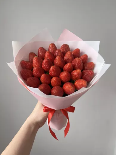 Букет из свежей клубники, 35 ягод