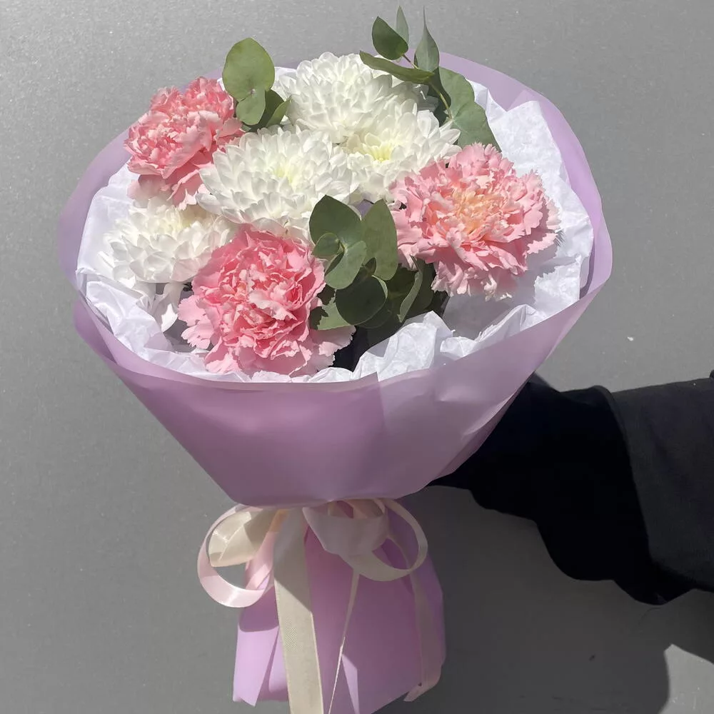 Bouquet dianthus with chrysanthemums