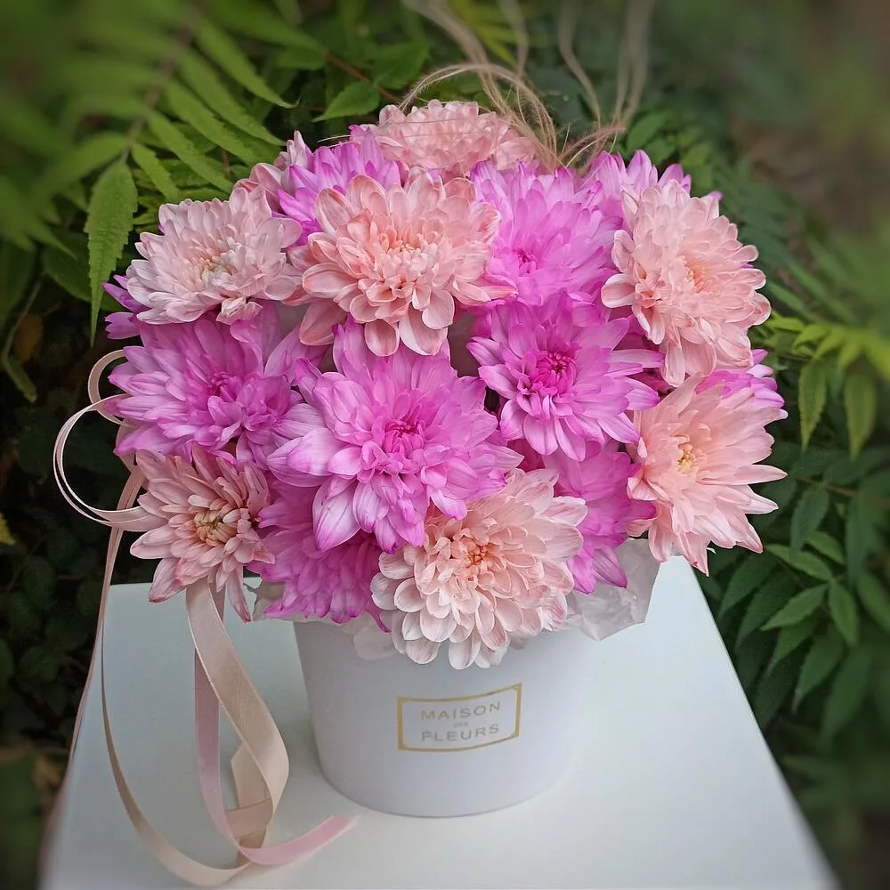 Flower arrangement of chrysanthemums