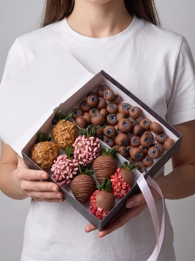Клубника и голубика в бельгийском шоколаде Callebaut