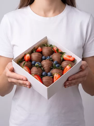 Клубника в шоколаде 9-12 шт «ВКУС ЛЕТА»