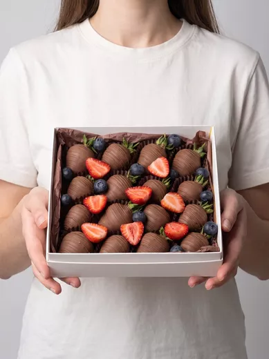 Клубника в шоколаде Milk Chocolate M