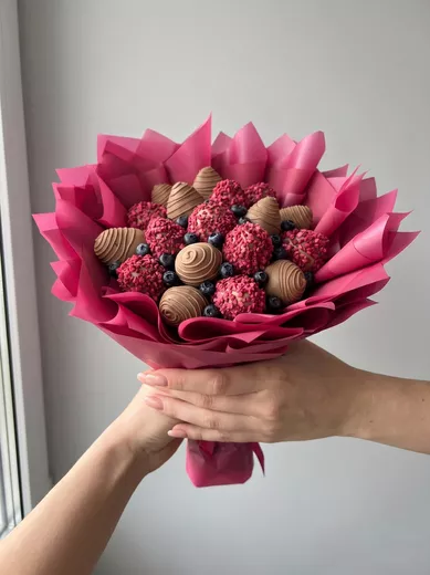 Букет из клубники в шоколаде Малиновый закат mini