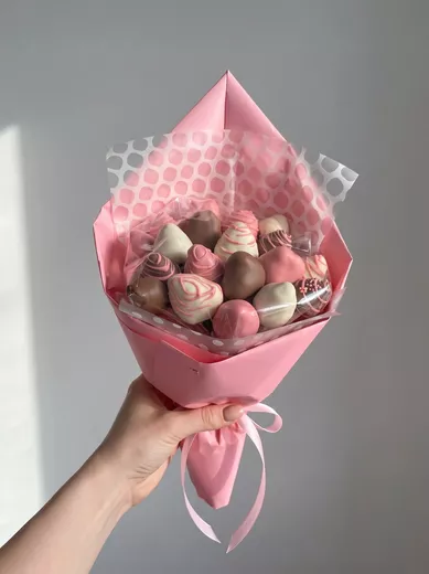 Букет с клубникой в шоколаде «Лилу S» ФВ2
