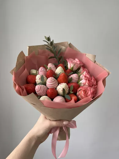 Клубника с розами мини