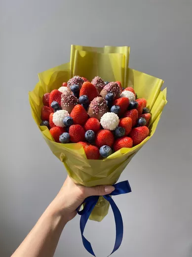 36. Букет из клубники