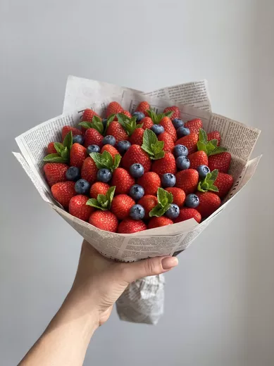 1 кг свежей клубники