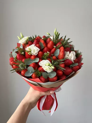 Букет с клубникой