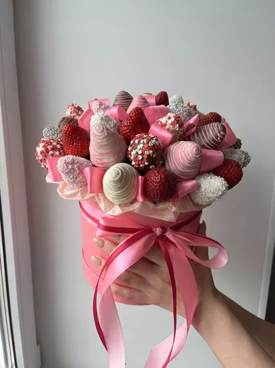 Клубника в коробке «Вдохновляющая классика