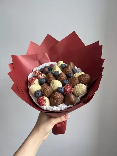 Букет клубника в шоколаде, сладкий букет, букет с клубникой. Букет маме и жене, подруге