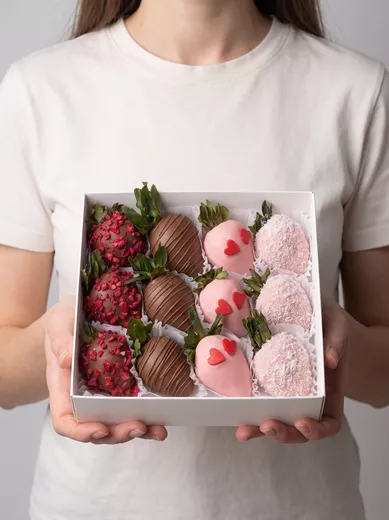 Клубника 12 шт любимым