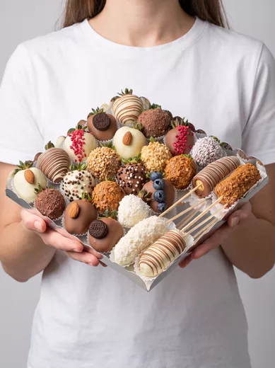 Клубника и бананы в шоколаде