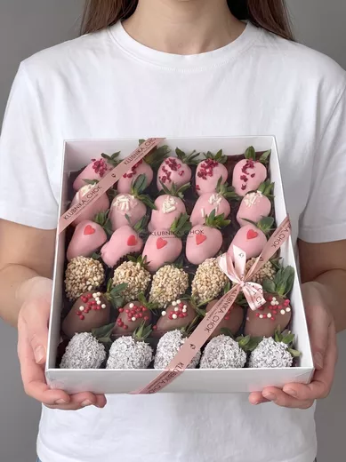 Клубника в бельгийском шоколаде ( 30 ягод ) сердце