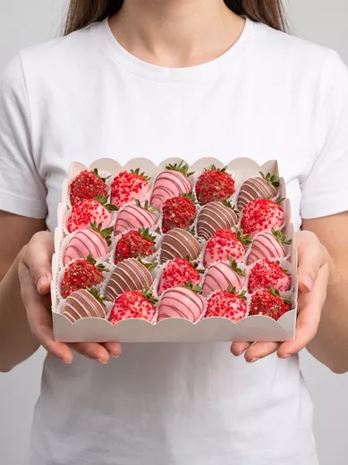 Клубника в шоколаде «Pretty Berry» - M (20-36 ягод)