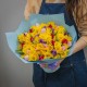 Букет из 25 тюльпанов микс и 50 желтых нарциссов