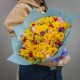 Букет из 25 тюльпанов микс и 50 желтых нарциссов