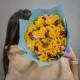 Букет из 25 тюльпанов микс и 50 желтых нарциссов