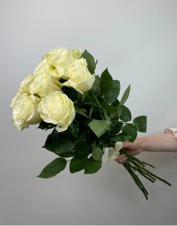 Букет из 9 белых роз 60 см