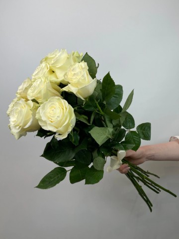 Букет из 9 белых роз 60 см