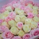 Букет из 51 белой и розовой роза