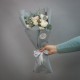 Букет из 7 белых ранункулюсов с эвкалиптом