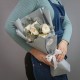 Букет из 7 белых ранункулюсов с эвкалиптом