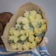 25 белых роз с эвкалиптом Премиум 60 см