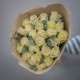 25 белых роз с эвкалиптом Премиум 60 см