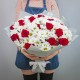 Букет 15 красных роз и 14 белых хризантем