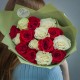 Букет из 15 красных и белых роз