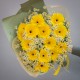 Букет из 15 желтых гербер и 20 ромашек кустовых