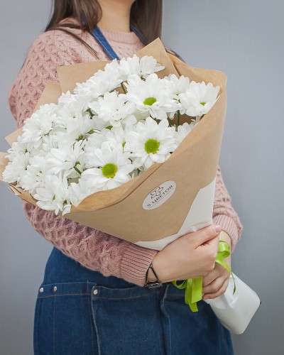 Букет из 9 кустовых хризантем в крафте Букет из 9 кустовых хризантем в крафте