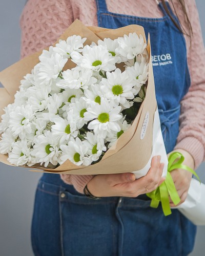 Букет из 9 кустовых хризантем в крафте Букет из 9 кустовых хризантем в крафте