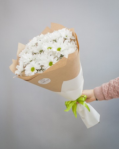 Букет из 9 кустовых хризантем в крафте Букет из 9 кустовых хризантем в крафте